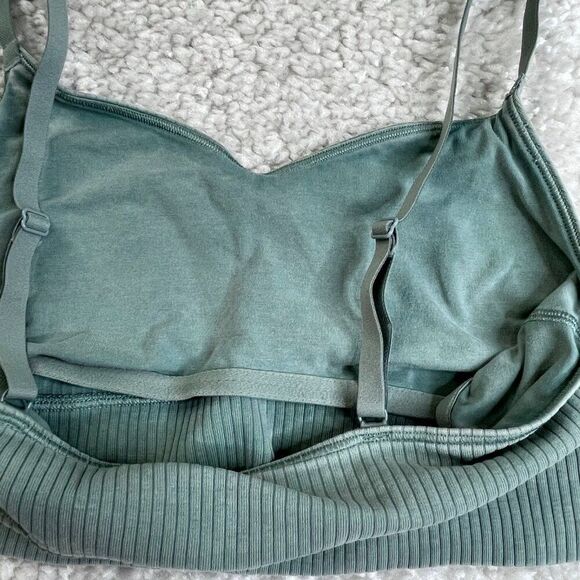 Aerie Offline Recharge Ribbed Sports bra Washed Out Green - Picture 4 of 6
